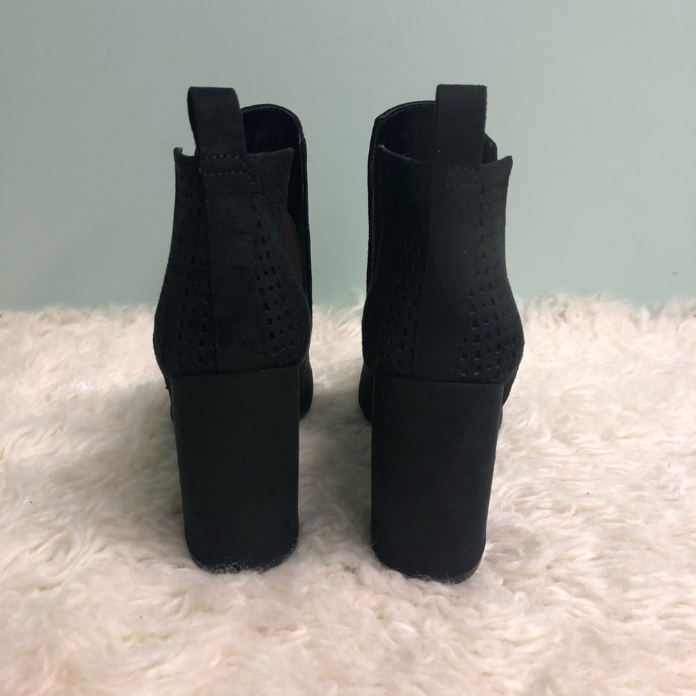 Steve Madden Women’s Booties: Black | Size 8 - Picture 4 of 6